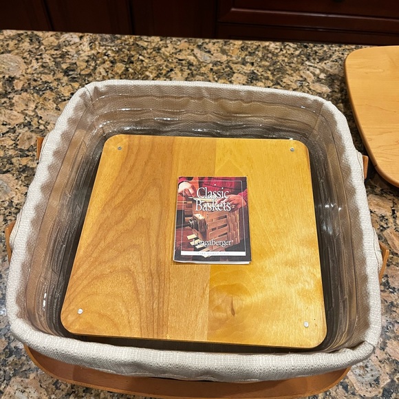 NWT Longenberger Cake Basket - Vintage from 2001. - Picture 9 of 10